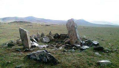 Алтан сандал уулын буган хөшөө